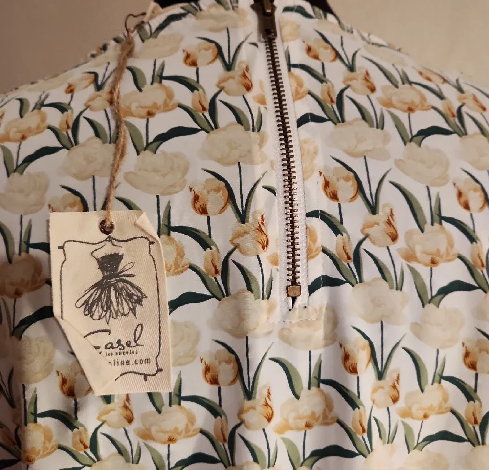 Easel Women's Cream Yellow Floral Short Sleeve Blouse Size Large NWT - Picture 4 of 8